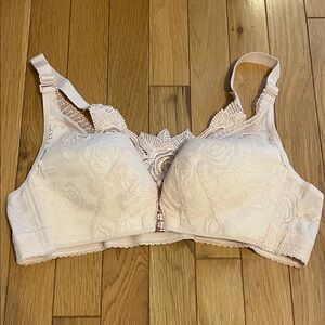 NWT Light pink lace bra